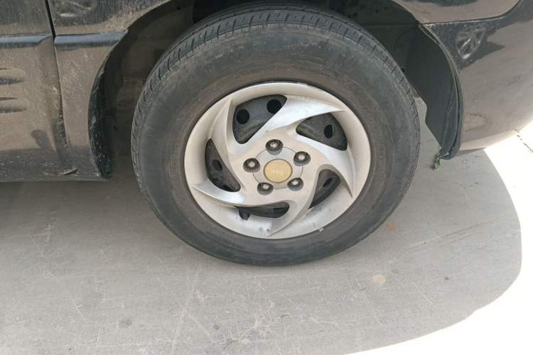 Used JAC Group Refine 2011 2.4L Colorful Journey Gasoline Comfort Edition HFC4GA1-C Right Front Wheel Hub