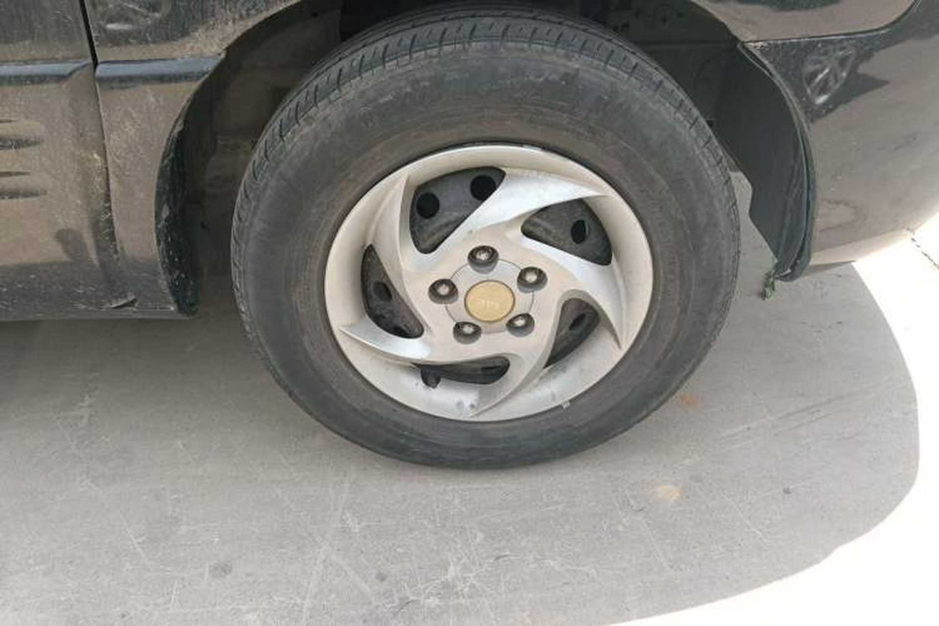 Used JAC Group Refine 2011 2.4L Colorful Journey Gasoline Comfort Edition HFC4GA1-C Right Front Wheel Hub