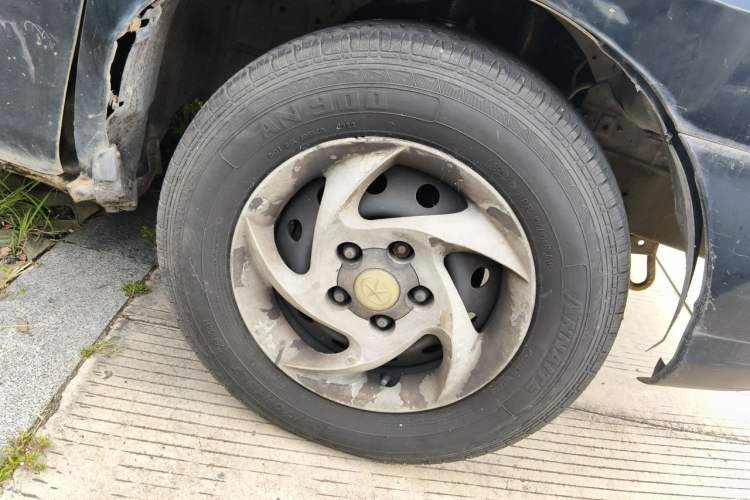 Used JAC Group Refine 2011 2.8T Shuttle Diesel Comfort Edition HFC4DA1-2B1 Right Front Wheel Hub
