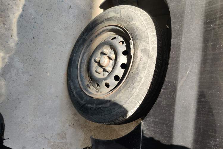 Used JAC Group Refine 2011 2.0L Shuttle Gasoline Comfort Edition HFC4GA3 Right Front Wheel Hub