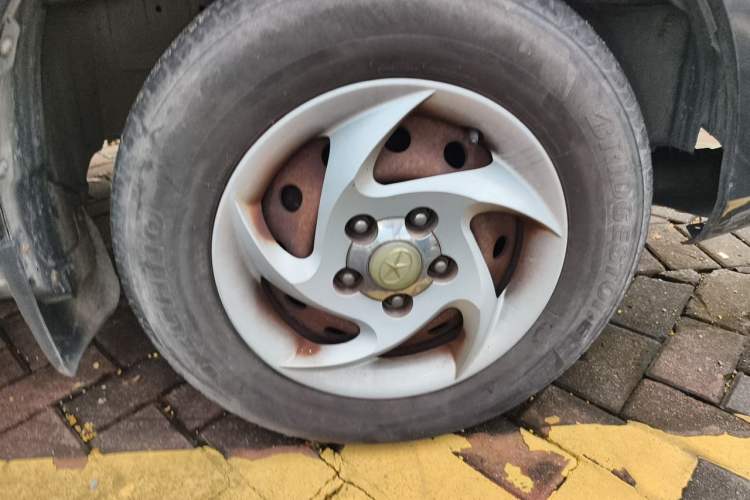 Used JAC Group Refine 2011 2.0L Shuttle Gasoline Standard Edition HFC4GA3 Right Front Wheel Hub