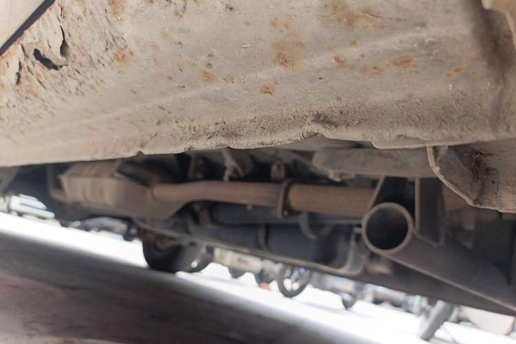 Used JAC Group Refine 2011 2.0L Shuttle Gasoline Standard Edition HFC4GA3 Chassis Front Right