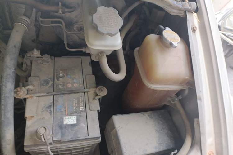 Used JAC Group Refine 2011 2.0L Shuttle Gasoline Standard Edition HFC4GA3 Engine Bay Left
