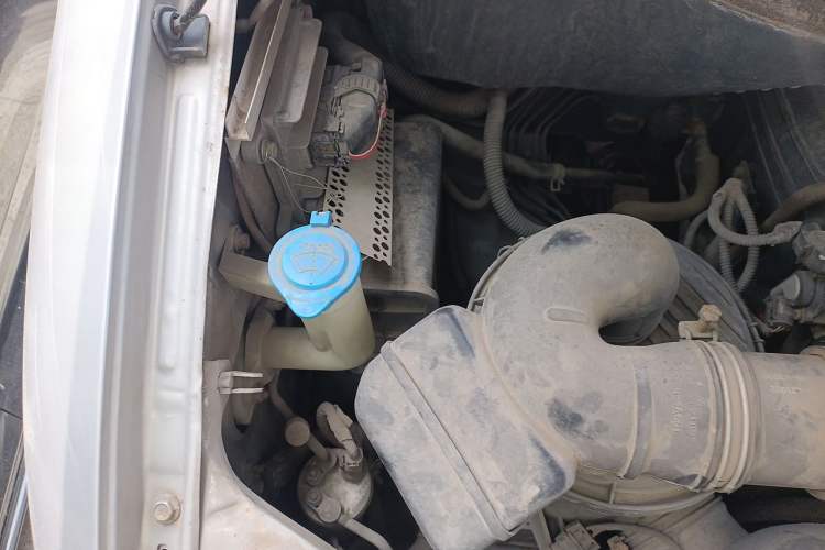 Used JAC Group Refine 2011 2.0L Shuttle Gasoline Standard Edition HFC4GA3 Engine Bay Right