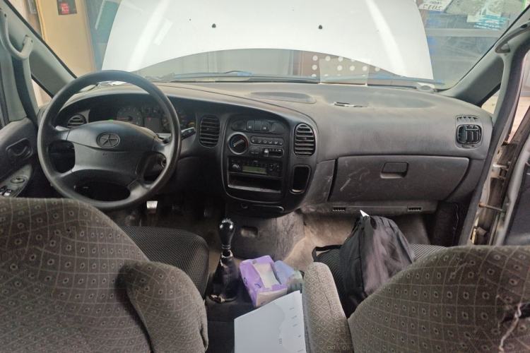 Used JAC Group Refine 2011 2.0L Shuttle Gasoline Standard Edition HFC4GA3 Center Console
