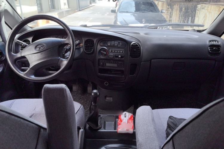 Used JAC Group Refine 2011 2.0L Shuttle Gasoline Comfort Edition HFC4GA3 Center Console