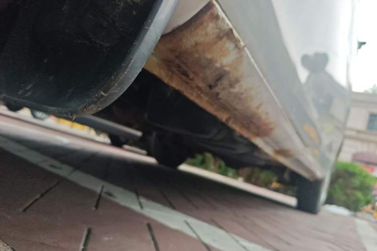 Used JAC Group Refine 2011 2.0L Shuttle Gasoline Standard Edition HFC4GA3 Chassis Front Left