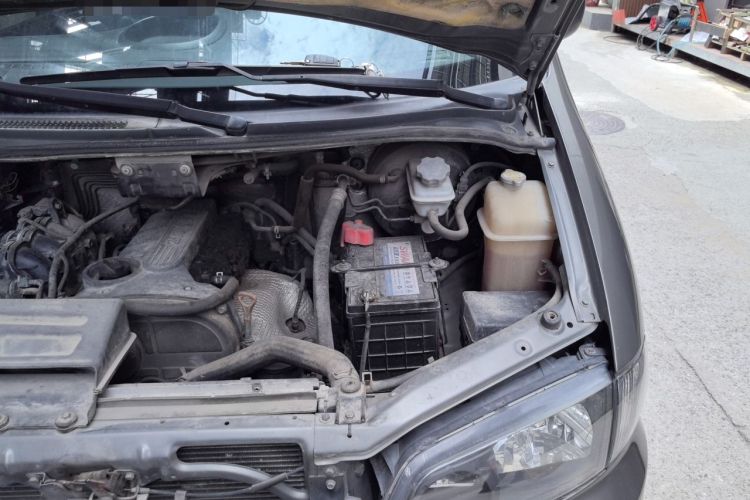 Used JAC Group Refine 2011 2.0L Shuttle Gasoline Comfort Edition HFC4GA3 Engine Bay Left