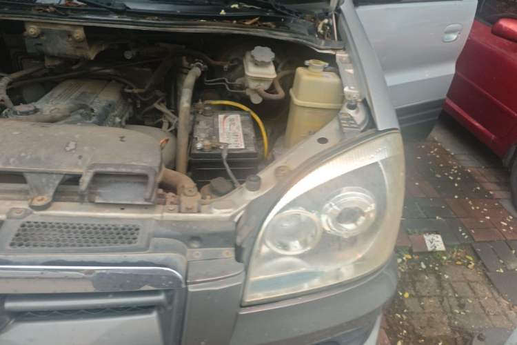 Used JAC Group Refine 2011 2.4L Government Procurement Version Manual Luxury Trim Engine Bay Left