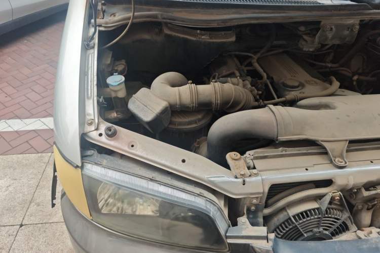 Used JAC Group Refine 2011 2.0L Shuttle Gasoline Standard Edition HFC4GA3 Engine Bay Right