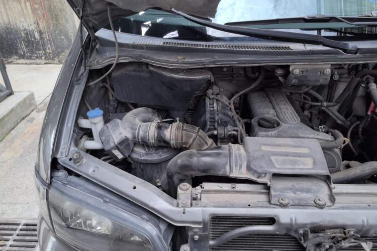 Used JAC Group Refine 2011 2.0L Shuttle Gasoline Comfort Edition HFC4GA3 Engine Bay Right
