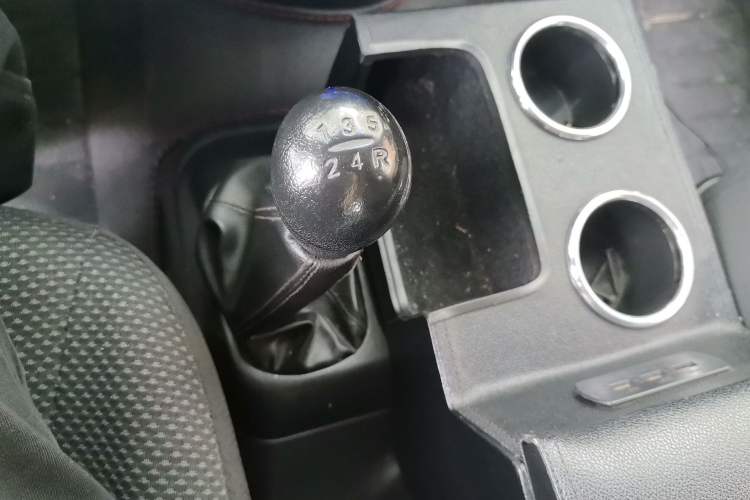Used JAC Group Refine 2011 2.0L Shuttle Gasoline Comfort Edition HFC4GA3 Gear Lever
