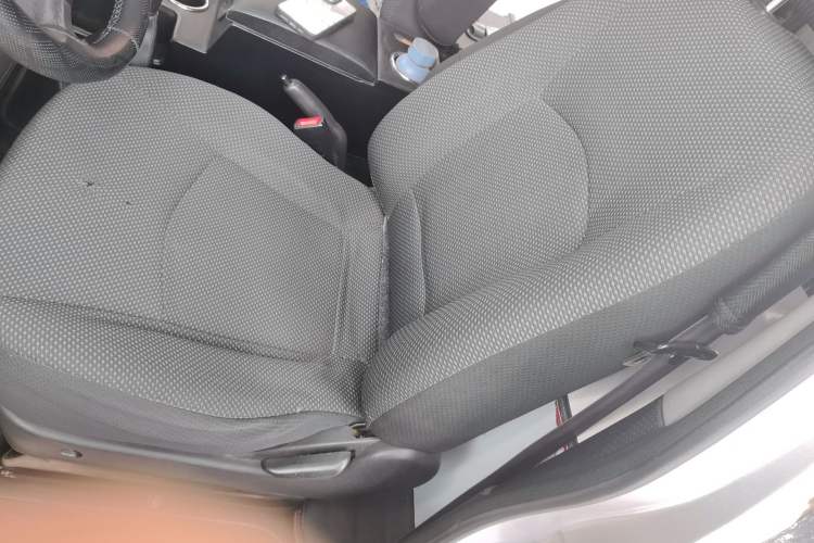 Used JAC Group Refine 2011 2.0L Shuttle Gasoline Comfort Edition HFC4GA3 Left Front Seat