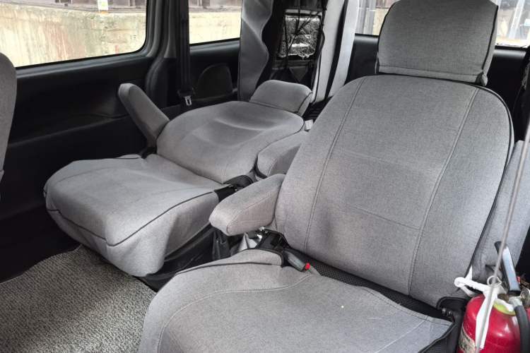 Used JAC Group Refine 2011 2.0L Shuttle Gasoline Comfort Edition HFC4GA3 Left Rear Seat