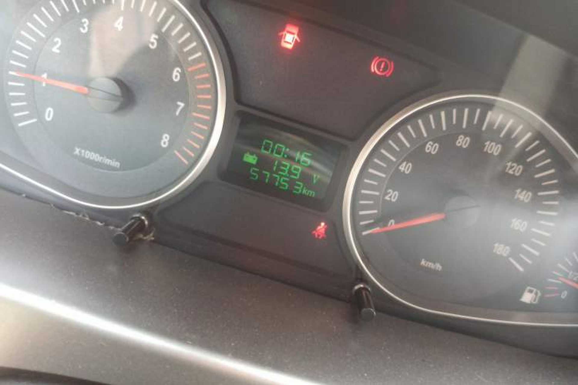 Used JAC Group Refine 2011 2.4L Colorful Journey Gasoline Standard Edition HFC4GA1-C Odometer Close Up