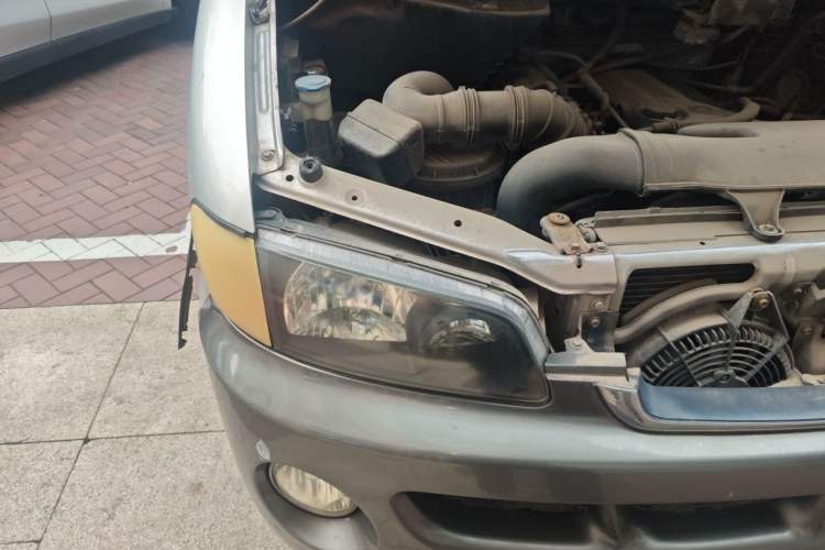 Used JAC Group Refine 2011 2.0L Shuttle Gasoline Standard Edition HFC4GA3 Right Front Headlight
