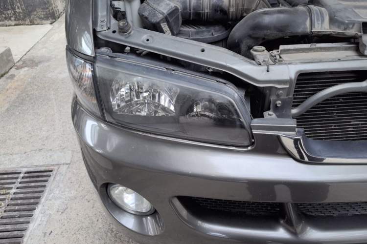 Used JAC Group Refine 2011 2.0L Shuttle Gasoline Comfort Edition HFC4GA3 Right Front Headlight