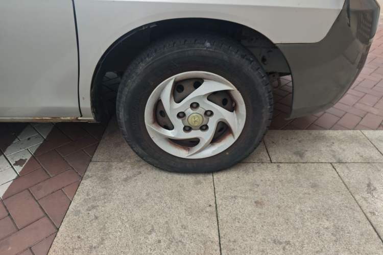Used JAC Group Refine 2011 2.0L Shuttle Gasoline Standard Edition HFC4GA3 Right Front Wheel Hub