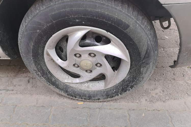 Used JAC Group Refine 2011 2.0L Shuttle Gasoline Comfort Edition HFC4GA3 Right Front Wheel Hub