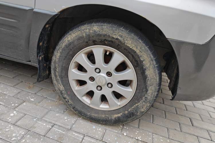 Used JAC Group Refine 2011 2.4L Colorful Journey Gasoline Standard Edition HFC4GA1-C Right Front Wheel Hub