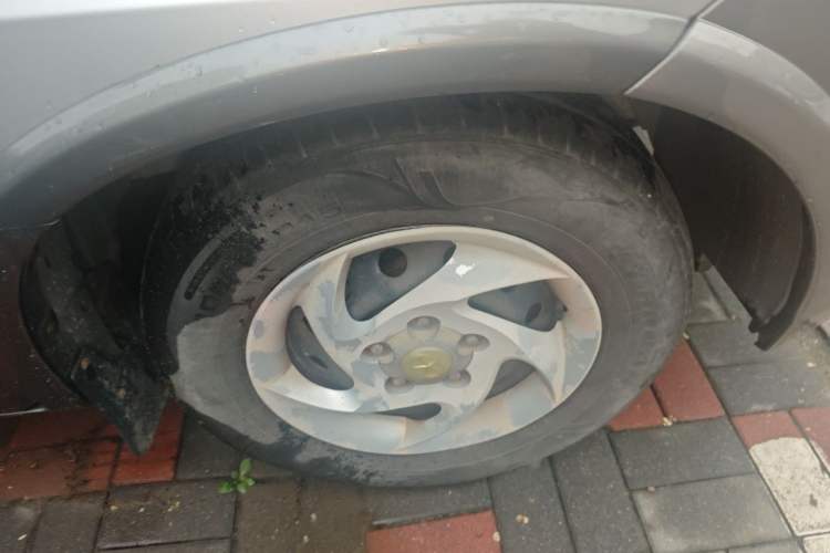 Used JAC Group Refine 2011 2.4L Government Procurement Version Manual Luxury Trim Right Front Wheel Hub