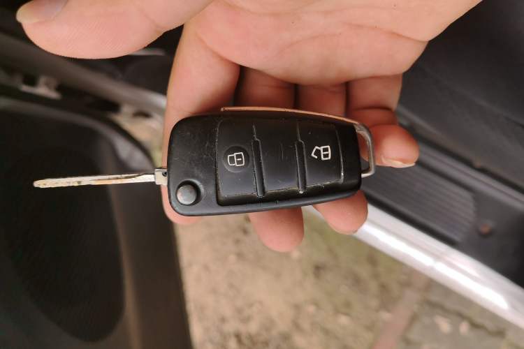 Used JAC Group Refine 2011 2.0L Shuttle Gasoline Comfort Edition HFC4GA3 Vehicle Key