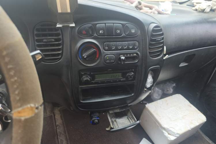 Used JAC Group Refine 2011 2.8T Shuttle Diesel Standard Version HFC4DA1-2B1 Audio And AC Panel