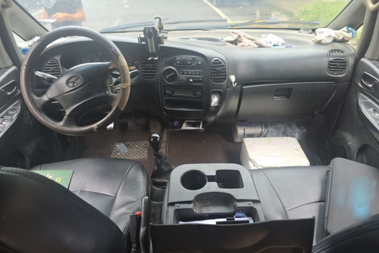 Used JAC Group Refine 2011 2.8T Shuttle Diesel Standard Version HFC4DA1-2B1 Center Console