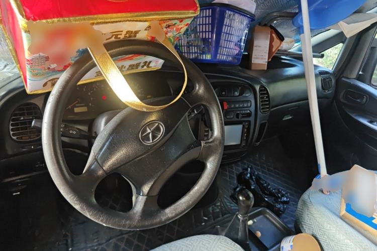 Used JAC Group Refine 2011 2.0L Shuttle Gasoline Standard Edition HFC4GA3 Center Console