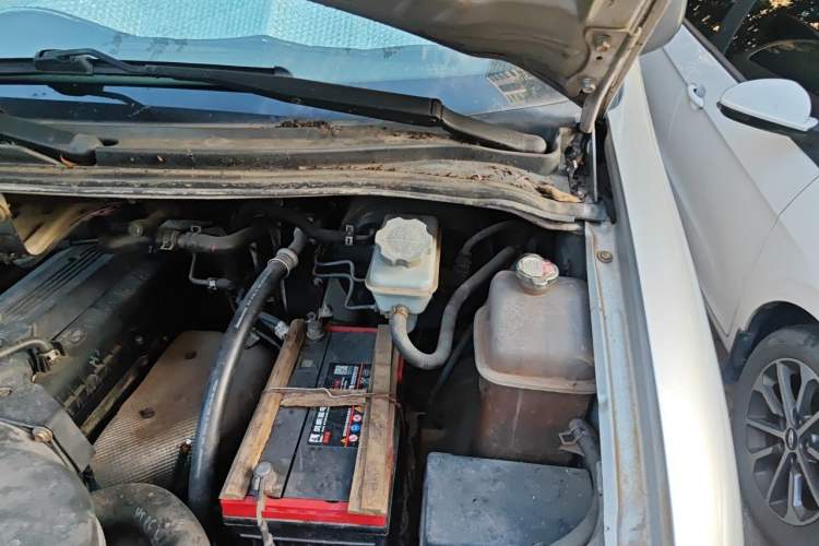 Used JAC Group Refine 2011 2.0L Shuttle Gasoline Standard Edition HFC4GA3 Engine Bay Left