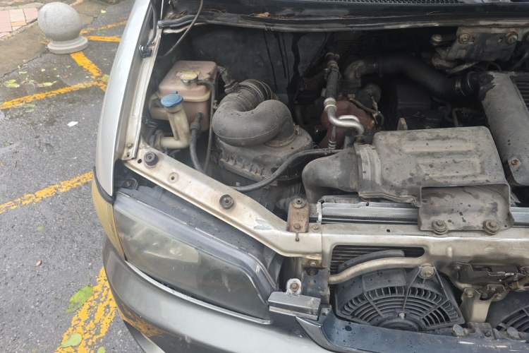 Used JAC Group Refine 2011 2.8T Shuttle Diesel Standard Version HFC4DA1-2B1 Engine Bay Right
