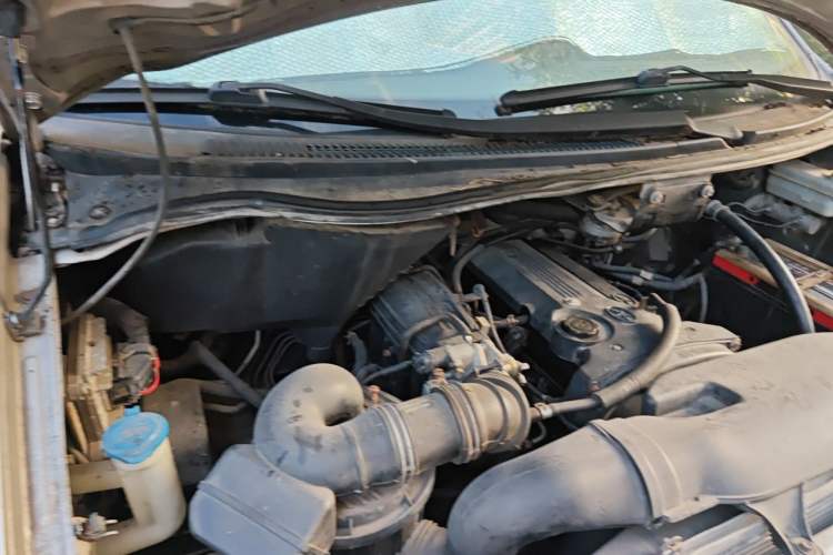 Used JAC Group Refine 2011 2.0L Shuttle Gasoline Standard Edition HFC4GA3 Engine Bay Right