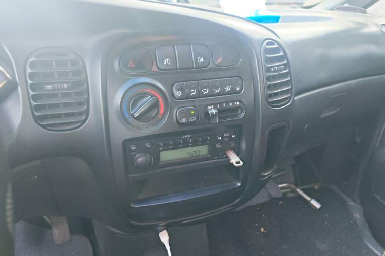 Used JAC Group Refine 2011 2.0L Shuttle Gasoline Comfort Edition HFC4GA3 Audio And AC Panel