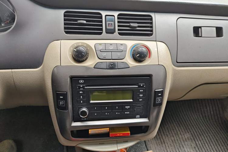 Used JAC Group Refine 2011 2.4L Colorful Journey Gasoline Standard Edition HFC4GA1-C Audio And AC Panel