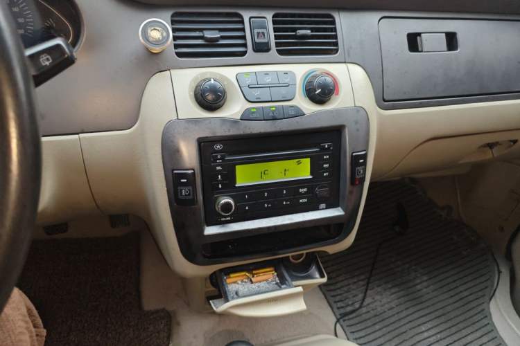 Used JAC Group Refine 2011 2.4L Colorful Journey Gasoline Standard Edition HFC4GA1-C Audio And AC Panel