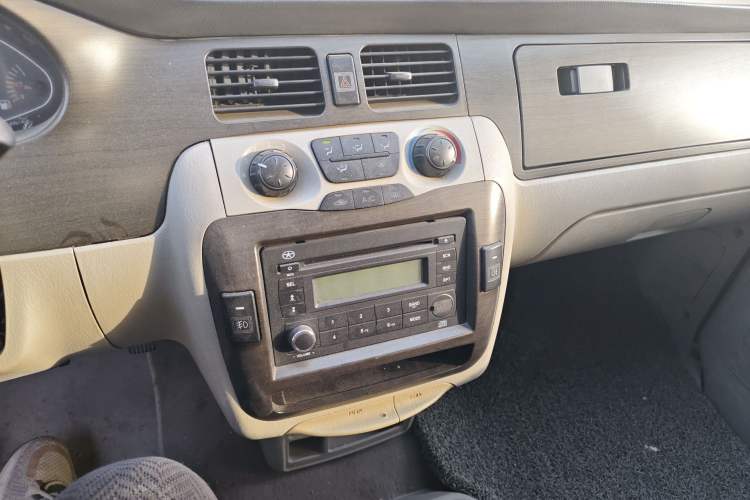 Used JAC Group Refine 2011 2.4L Government Procurement Version Manual Luxury Trim Audio And AC Panel