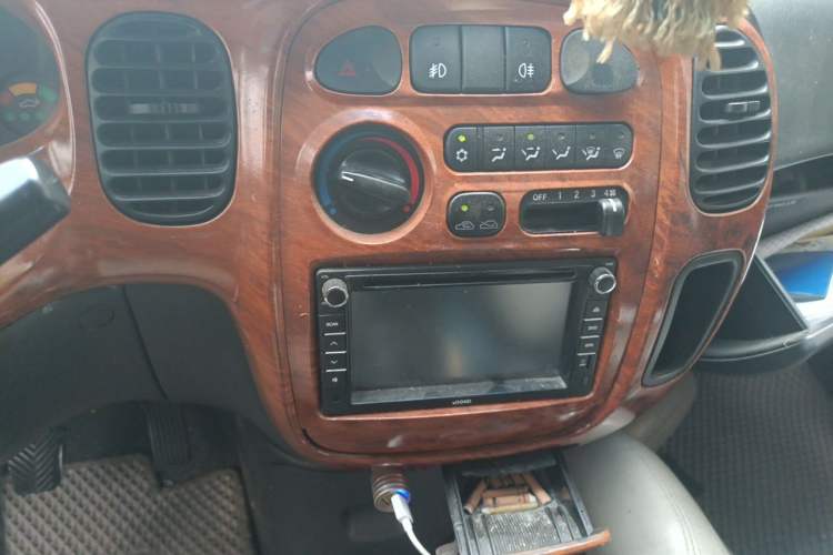 Used JAC Group Refine 2011 2.0L Shuttle Gasoline Standard Edition HFC4GA3 Audio And AC Panel