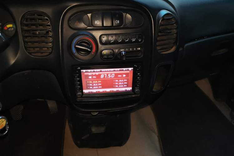 Used JAC Group Refine 2011 2.0L Shuttle Gasoline Comfort Edition HFC4GA3 Audio And AC Panel