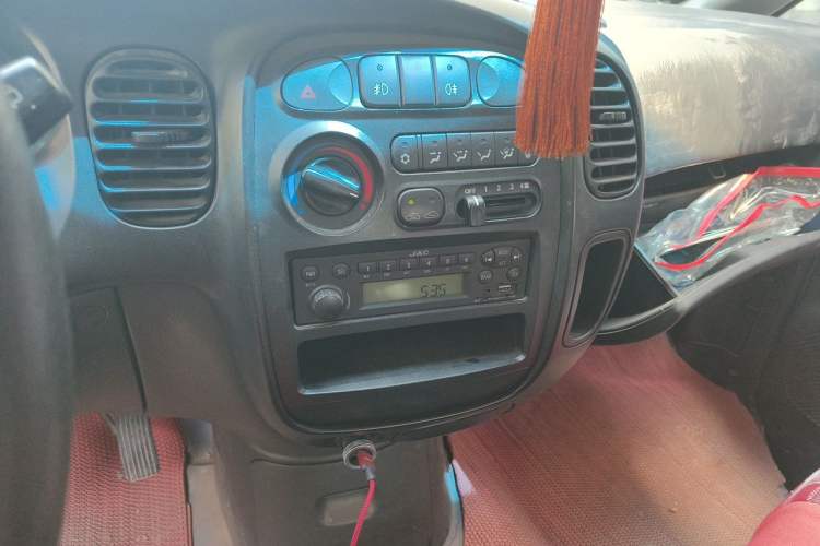 Used JAC Group Refine 2011 2.0L Shuttle Gasoline Comfort Edition HFC4GA3 Audio And AC Panel
