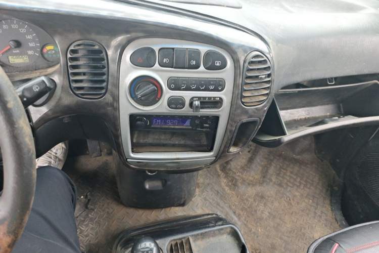Used JAC Group Refine 2011 2.0L Shuttle Gasoline Comfort Edition HFC4GA3 Audio And AC Panel
