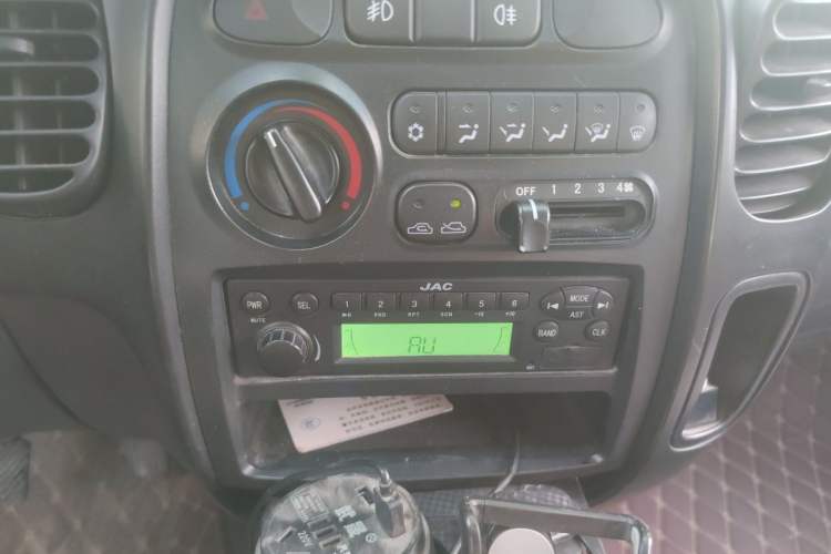 Used JAC Group Refine 2011 2.0L Shuttle Gasoline Comfort Edition HFC4GA3 Audio And AC Panel