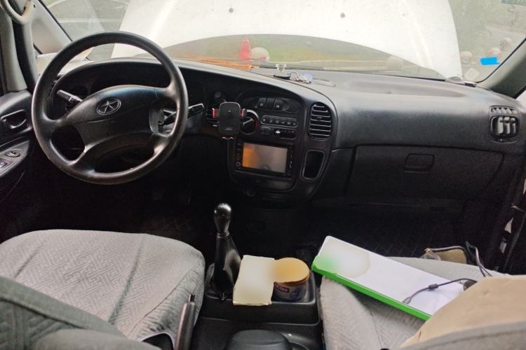 Used JAC Group Refine 2011 2.0L Shuttle Gasoline Standard Edition HFC4GA3 Center Console