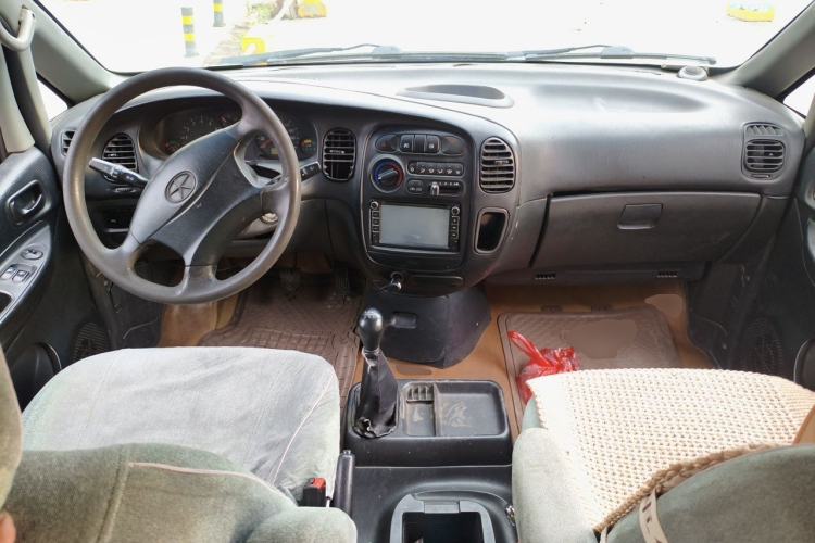 Used JAC Group Refine 2011 2.0L Shuttle Gasoline Standard Edition HFC4GA3 Center Console
