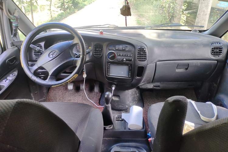 Used JAC Group Refine 2011 2.0L Shuttle Gasoline Standard Edition HFC4GA3 Center Console