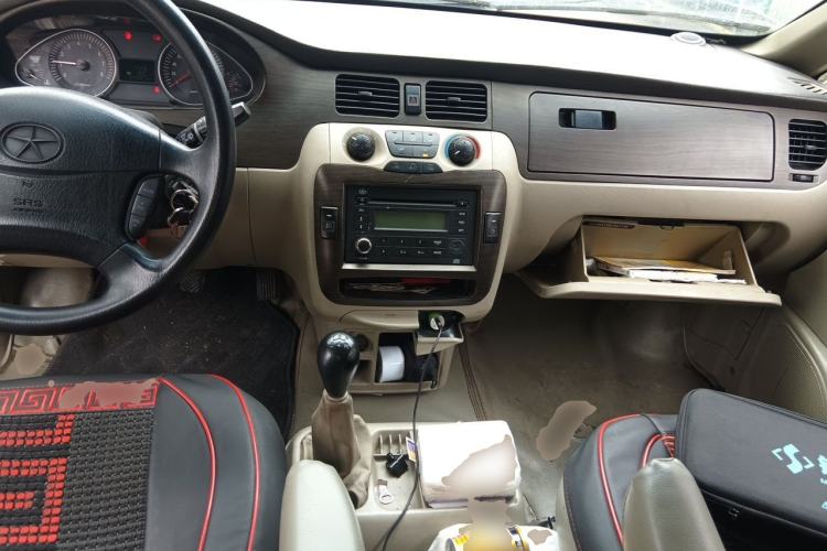 Used JAC Group Refine 2011 2.4L Xianghe Gasoline Standard Edition HFC4GA1-C Center Console