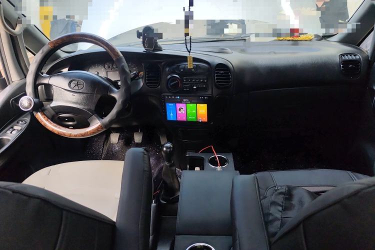 Used JAC Group Refine 2011 2.0L Shuttle Gasoline Standard Edition HFC4GA3 Center Console