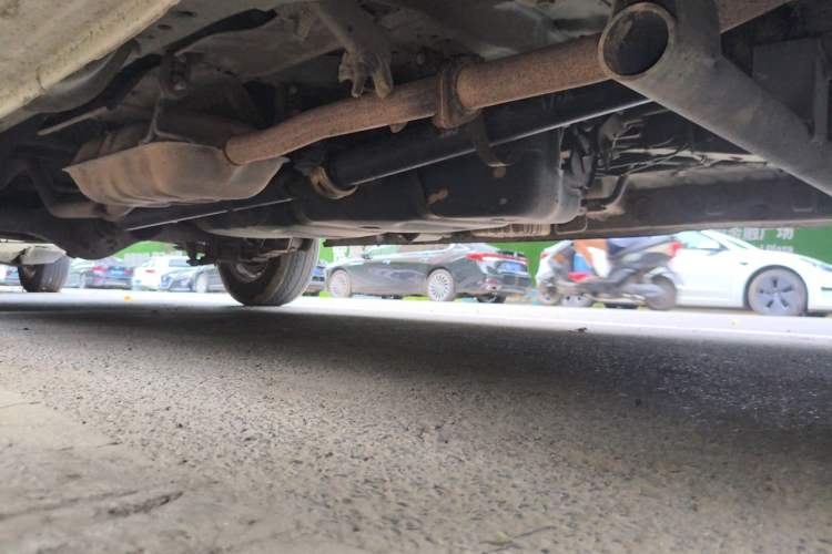 Used JAC Group Refine 2011 2.0L Shuttle Gasoline Standard Edition HFC4GA3 Chassis Front Right