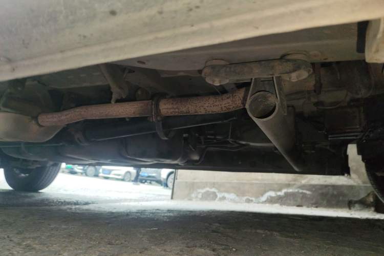 Used JAC Group Refine 2011 2.0L Shuttle Gasoline Standard Edition HFC4GA3 Chassis Front Right