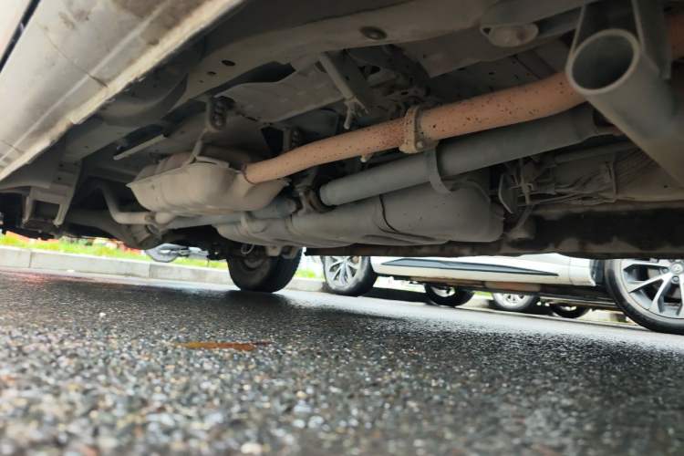 Used JAC Group Refine 2011 2.0L Shuttle Gasoline Standard Edition HFC4GA3 Chassis Front Right