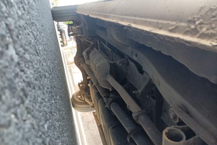 Used JAC Group Refine 2011 2.0L Shuttle Gasoline Standard Edition HFC4GA3 Chassis Front Right